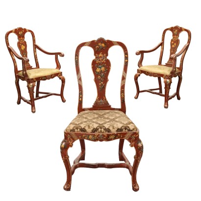 Pareja de sillones y silla de estilo barroco.