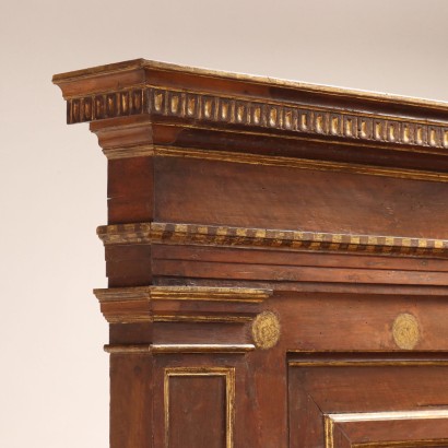 Sideboard with riser