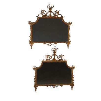 Paire de miroirs de style néoclassique