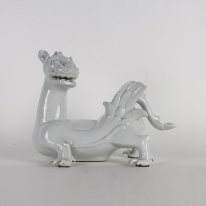 Dragón de porcelana blanca