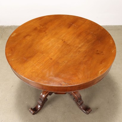 Round Louis Philippe table in walnut