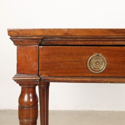 Neoclassical desk for the center